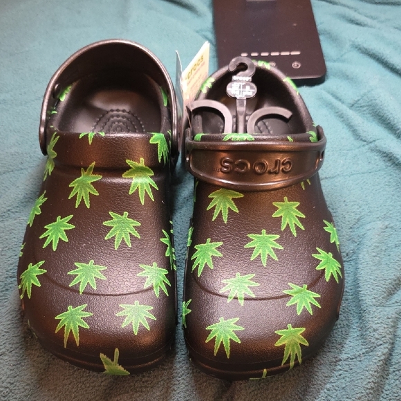 CROCS Black Clogs with Green Leaf Design - Picture 5 of 9